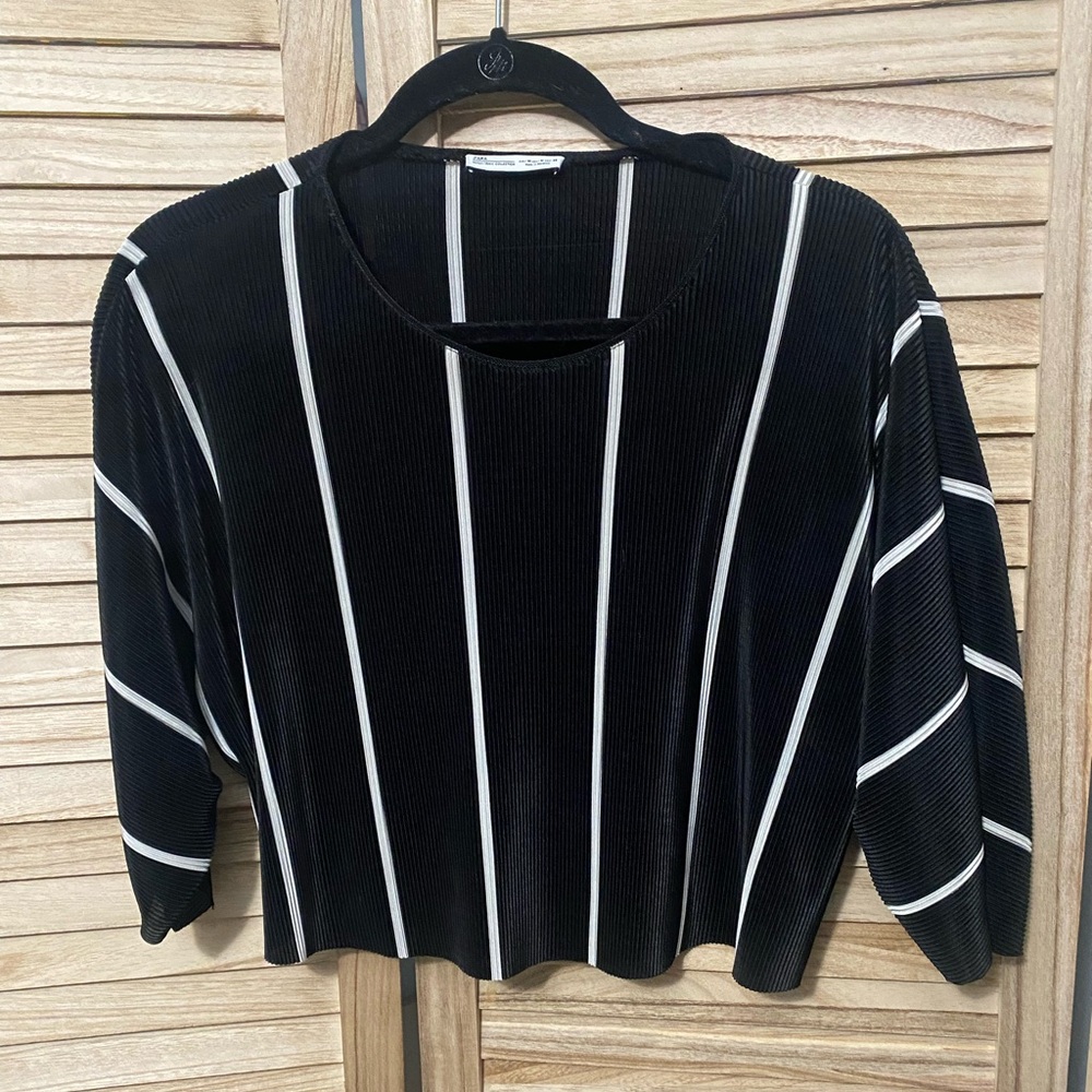 Zara crop top; black and white striped crop top size medium